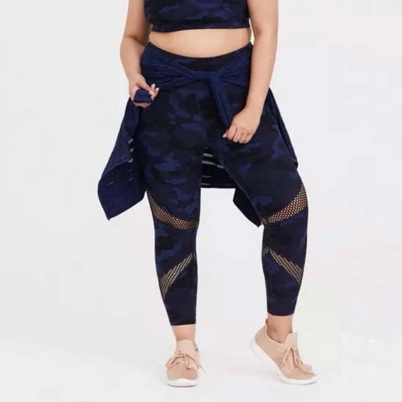 Torrid Navy Camo Crop Active Leggings Size 2X High Rise Mesh Insets Fall Gym Run - Picture 1 of 10